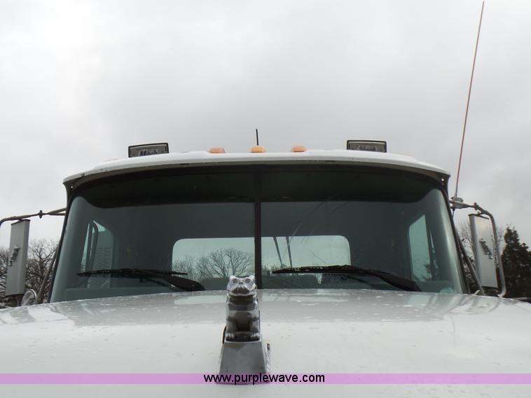 image for item L5439 1993 Mack CH613 semi truck