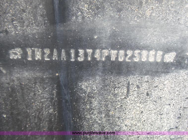 image for item L5439 1993 Mack CH613 semi truck