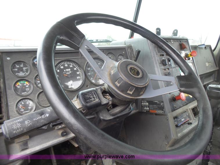 image for item L5439 1993 Mack CH613 semi truck