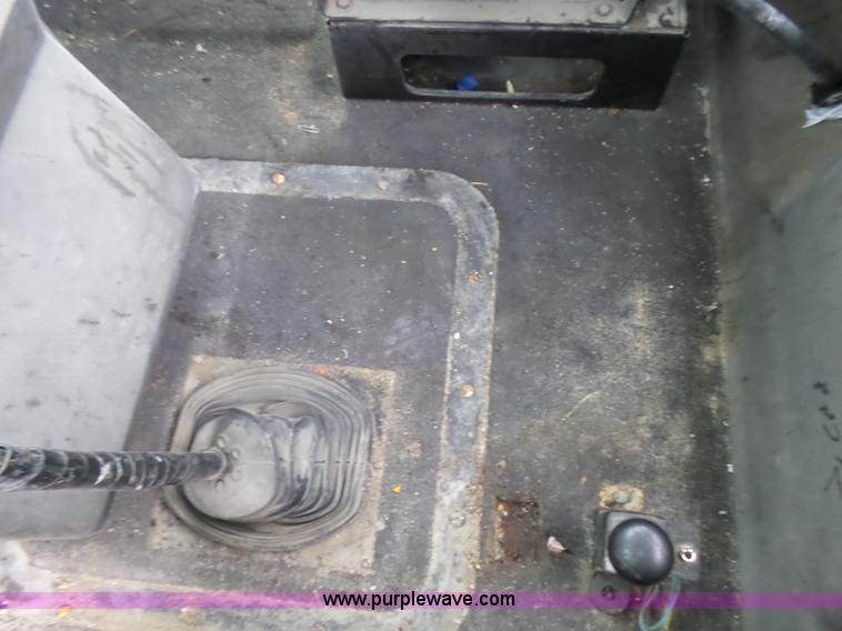 image for item L5439 1993 Mack CH613 semi truck