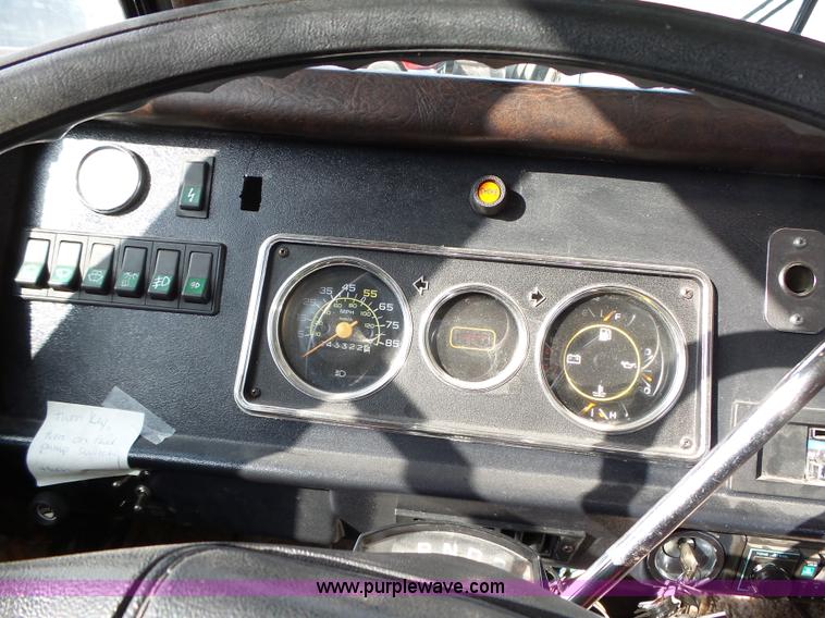 image for item L5585 1985 Chevrolet Journey P30 RV