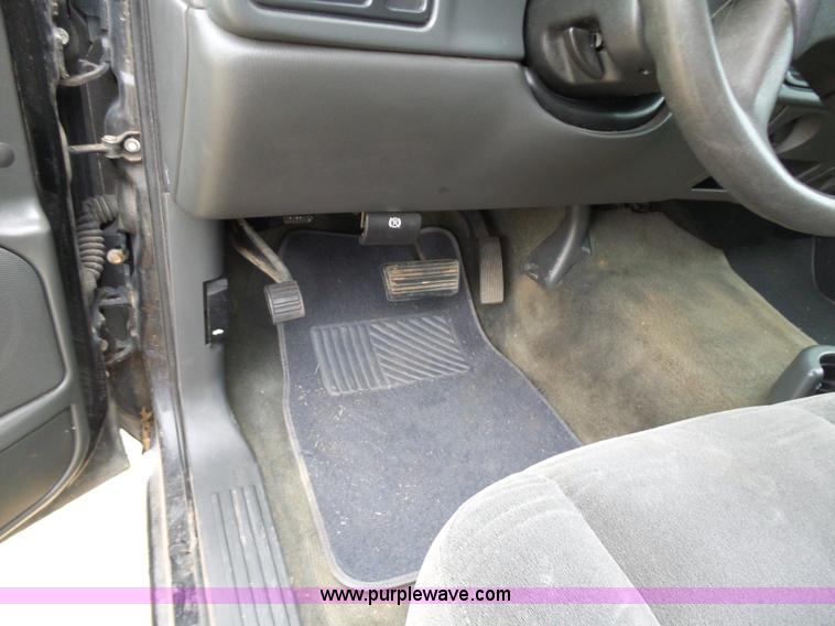 image for item L5760 2006 Chevrolet Silverado 1500 Crew Cab pickup truck