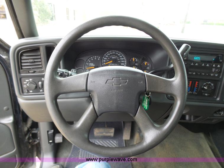 image for item L5760 2006 Chevrolet Silverado 1500 Crew Cab pickup truck