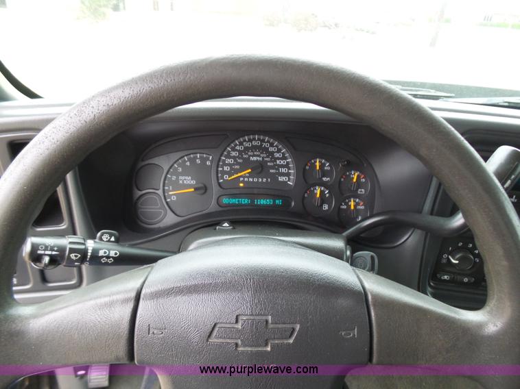 image for item L5760 2006 Chevrolet Silverado 1500 Crew Cab pickup truck