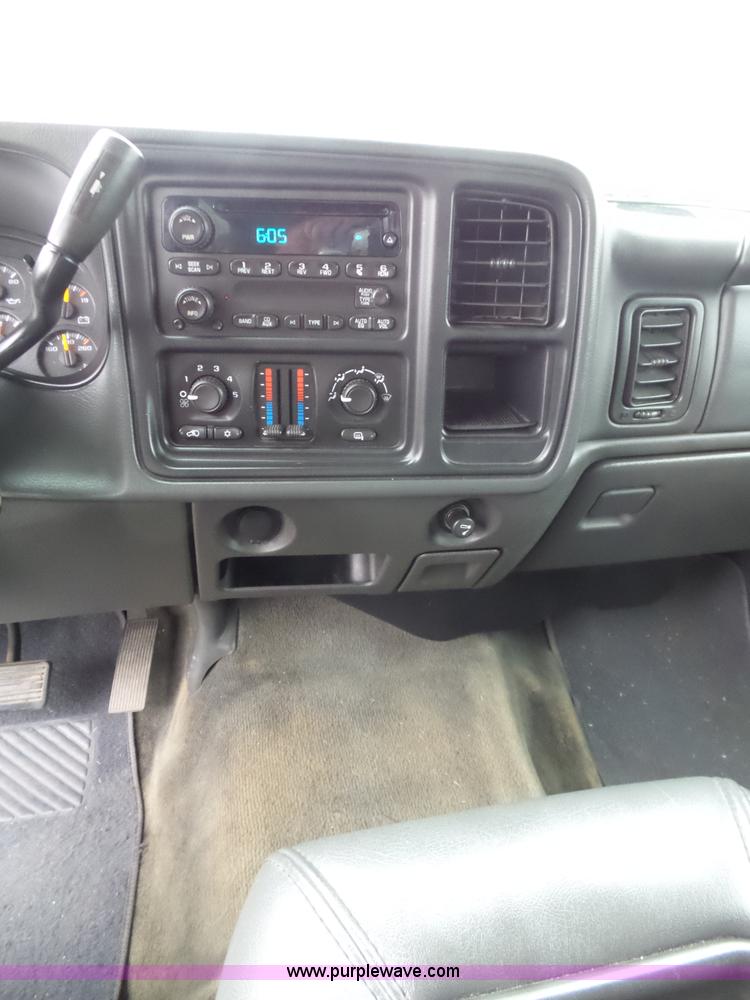 image for item L5760 2006 Chevrolet Silverado 1500 Crew Cab pickup truck