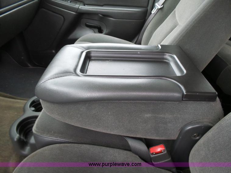 image for item L5760 2006 Chevrolet Silverado 1500 Crew Cab pickup truck