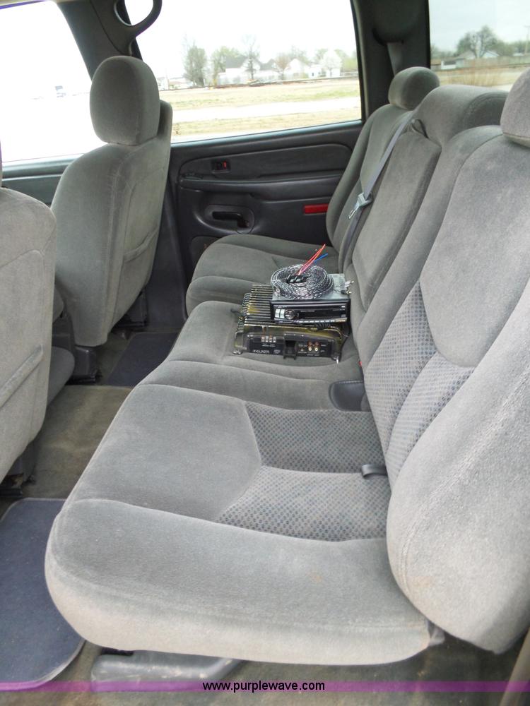 image for item L5760 2006 Chevrolet Silverado 1500 Crew Cab pickup truck