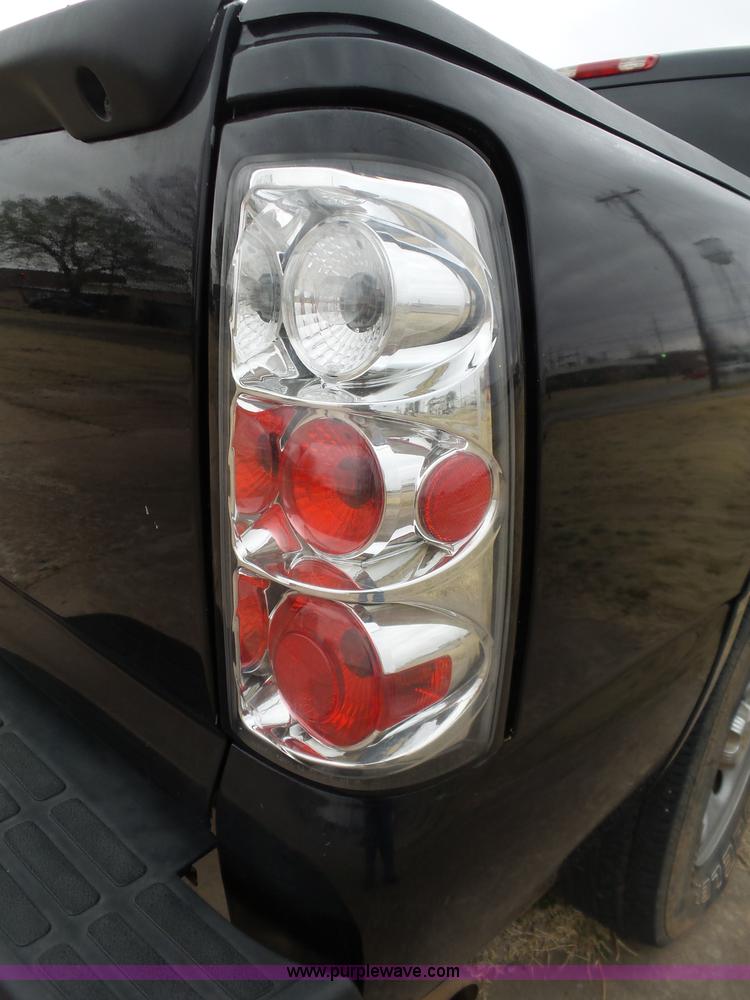 image for item L5760 2006 Chevrolet Silverado 1500 Crew Cab pickup truck