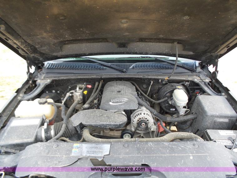 image for item L5760 2006 Chevrolet Silverado 1500 Crew Cab pickup truck