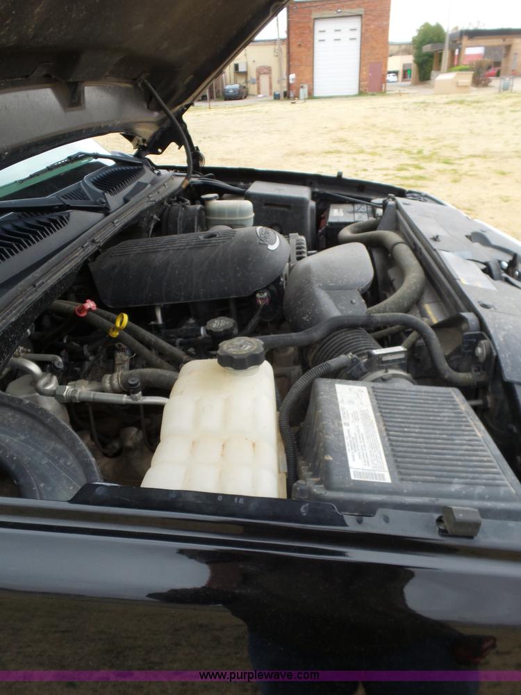 image for item L5760 2006 Chevrolet Silverado 1500 Crew Cab pickup truck