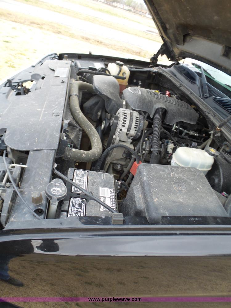 image for item L5760 2006 Chevrolet Silverado 1500 Crew Cab pickup truck