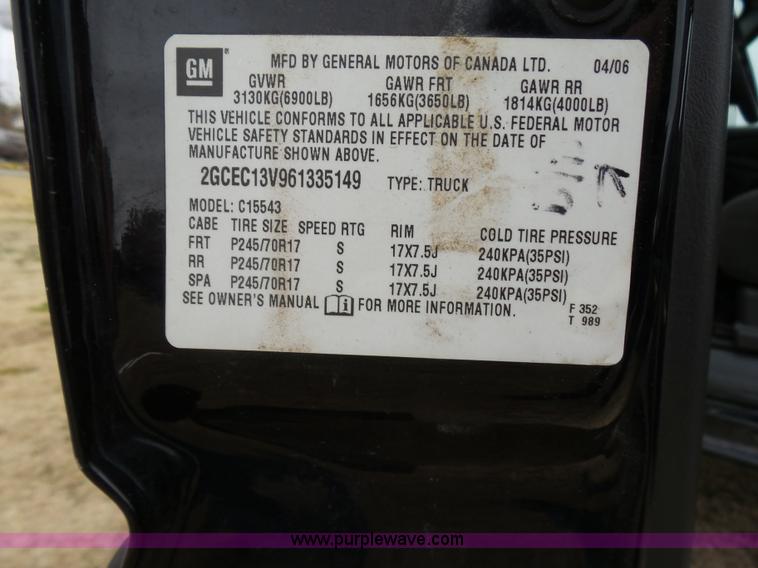 image for item L5760 2006 Chevrolet Silverado 1500 Crew Cab pickup truck