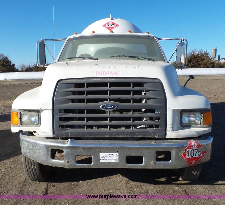 image for item L6254 1998 Ford F700 propane truck