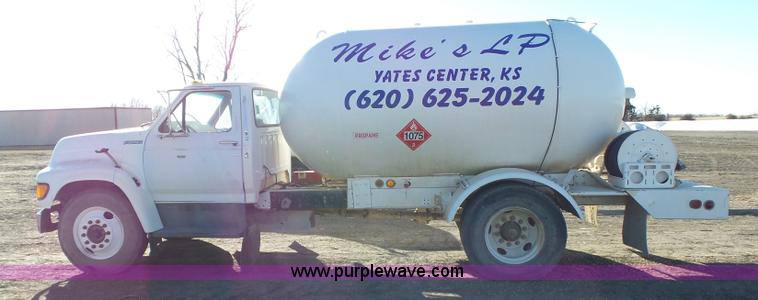image for item L6254 1998 Ford F700 propane truck