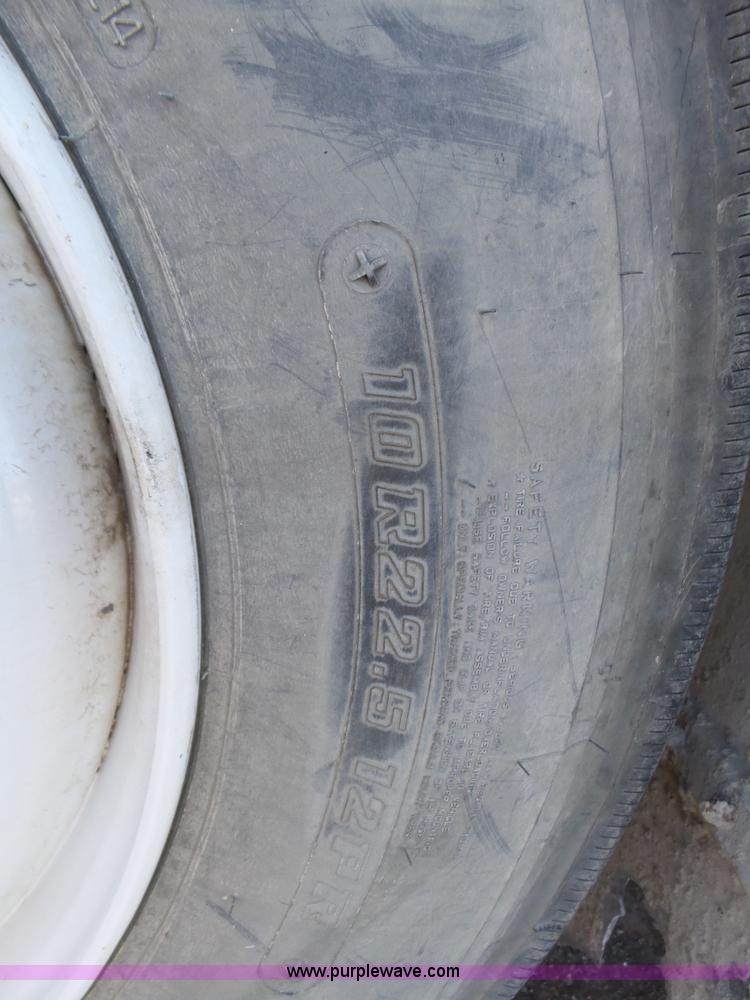 image for item L6254 1998 Ford F700 propane truck