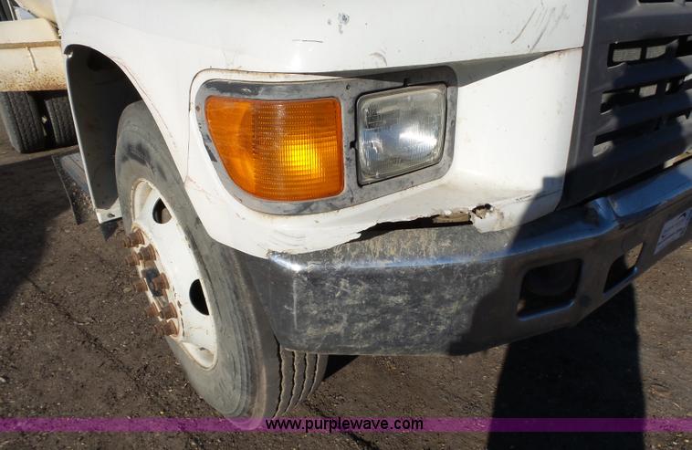 image for item L6254 1998 Ford F700 propane truck