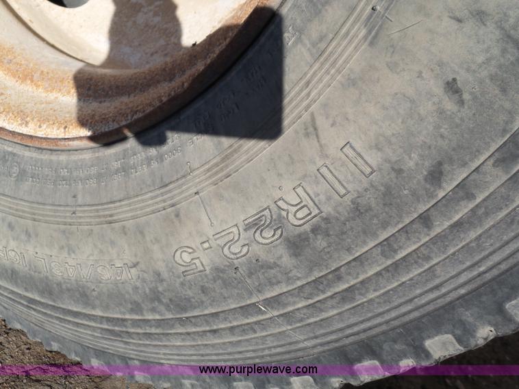 image for item L6254 1998 Ford F700 propane truck