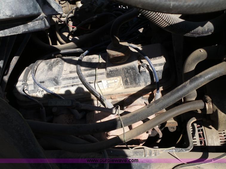 image for item L6254 1998 Ford F700 propane truck