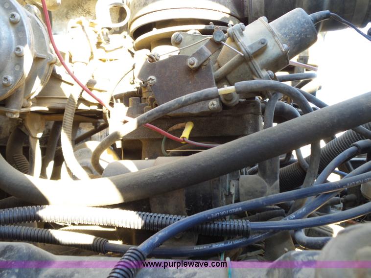 image for item L6254 1998 Ford F700 propane truck