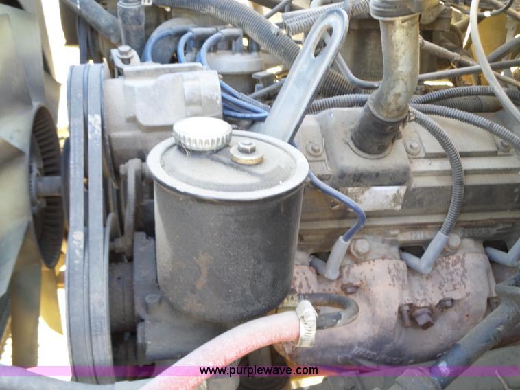 image for item L6254 1998 Ford F700 propane truck