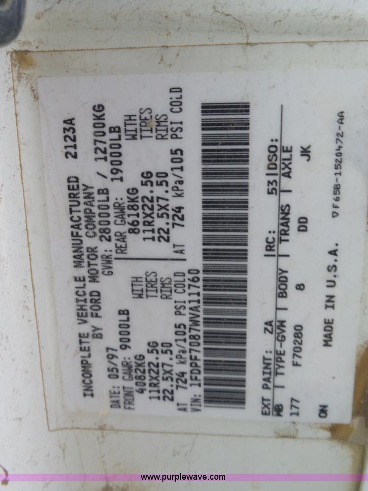 image for item L6254 1998 Ford F700 propane truck