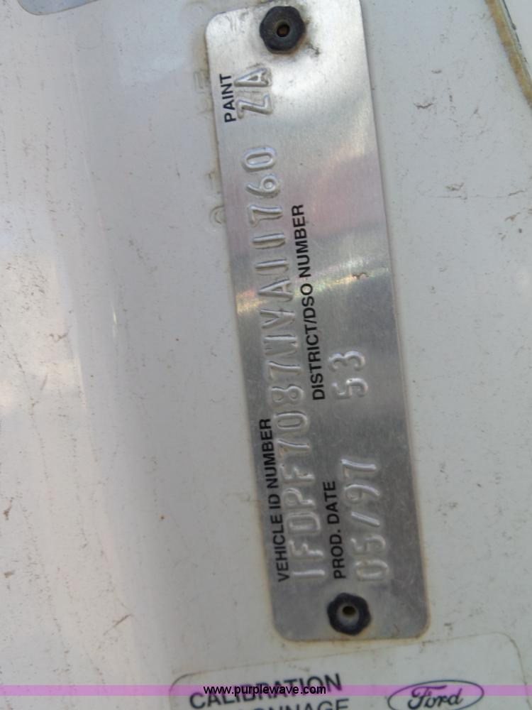 image for item L6254 1998 Ford F700 propane truck