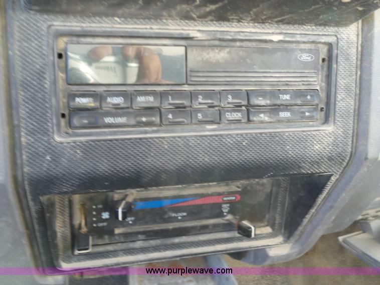 image for item L6254 1998 Ford F700 propane truck