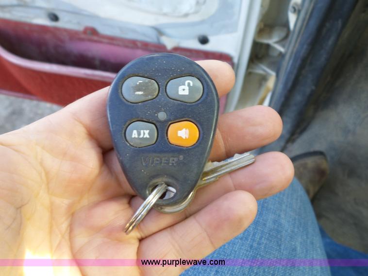 image for item L6254 1998 Ford F700 propane truck