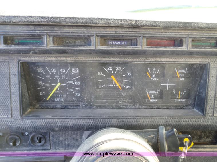 image for item L6254 1998 Ford F700 propane truck