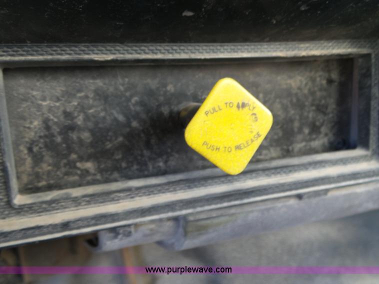 image for item L6254 1998 Ford F700 propane truck