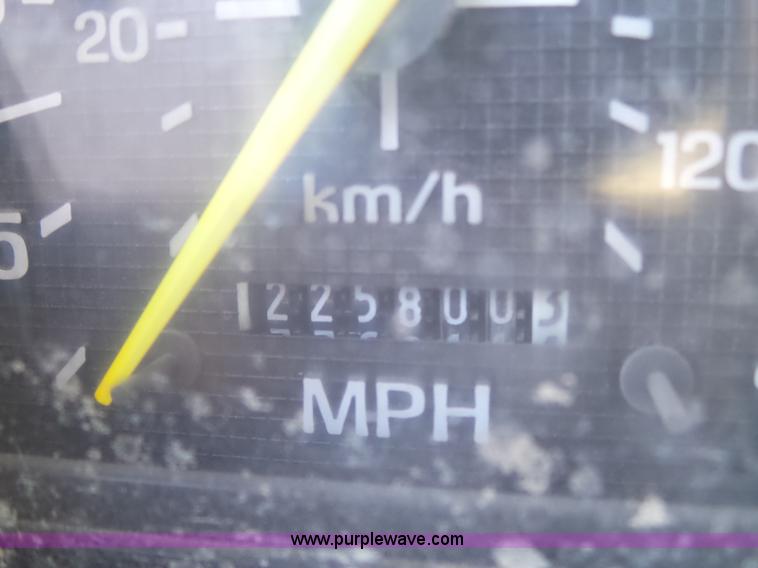 image for item L6254 1998 Ford F700 propane truck