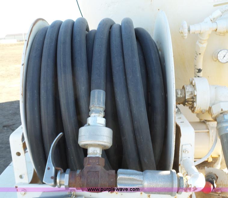 image for item L6254 1998 Ford F700 propane truck