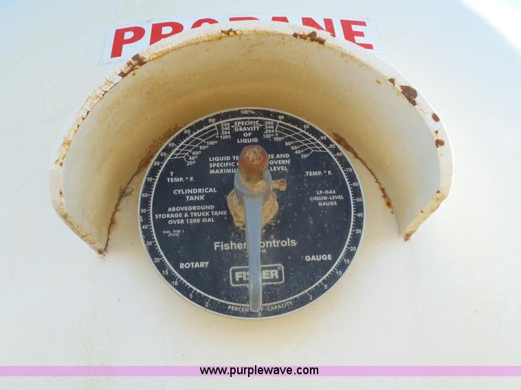 image for item L6254 1998 Ford F700 propane truck