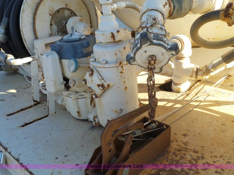 image for item L6254 1998 Ford F700 propane truck