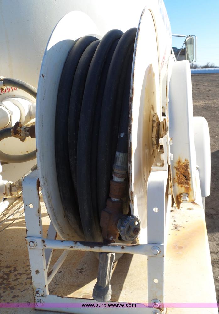 image for item L6254 1998 Ford F700 propane truck