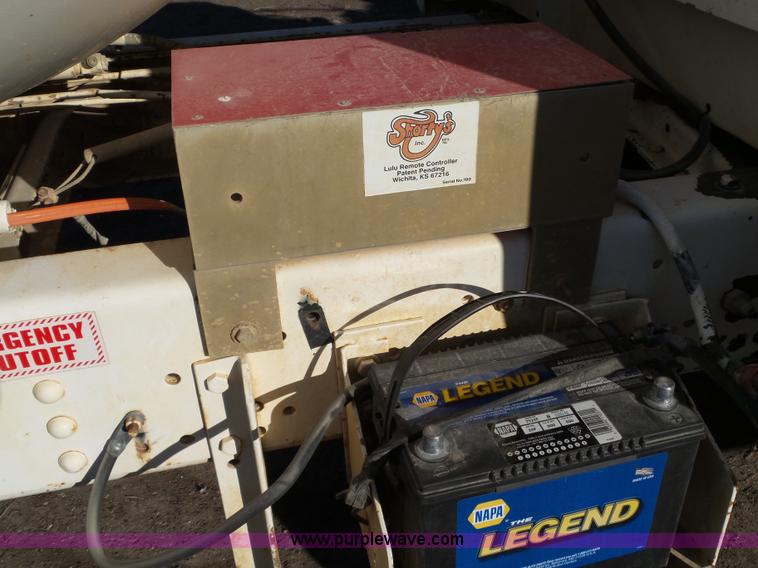 image for item L6254 1998 Ford F700 propane truck