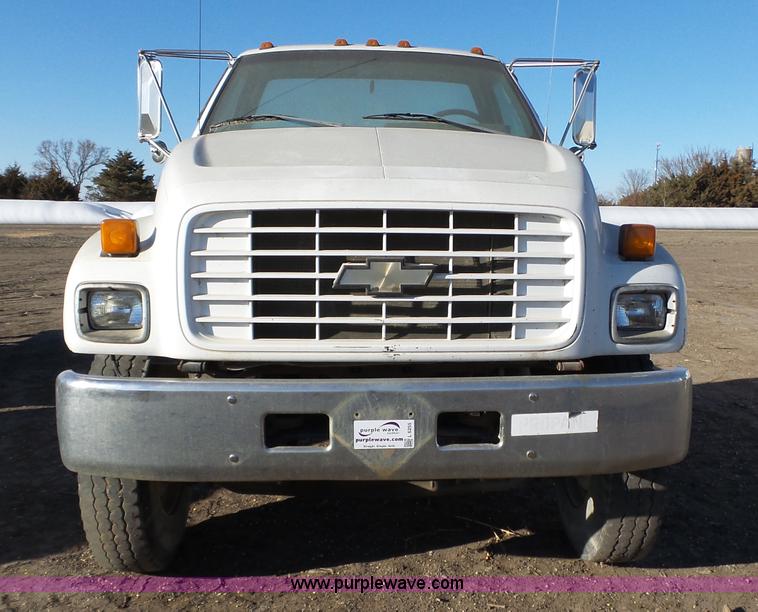image for item L6255 1998 Chevrolet C7500 truck cab and chassis