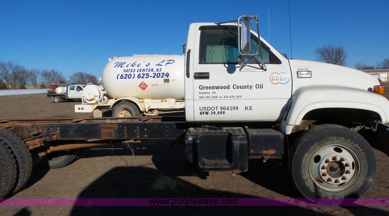 image for item L6255 1998 Chevrolet C7500 truck cab and chassis