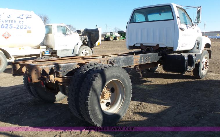 image for item L6255 1998 Chevrolet C7500 truck cab and chassis
