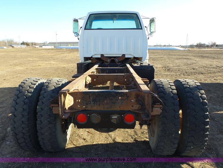 image for item L6255 1998 Chevrolet C7500 truck cab and chassis