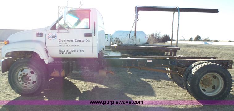 image for item L6255 1998 Chevrolet C7500 truck cab and chassis