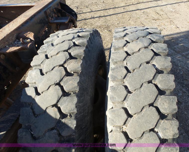 image for item L6255 1998 Chevrolet C7500 truck cab and chassis