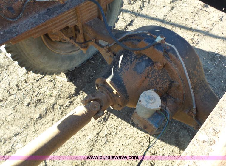 image for item L6255 1998 Chevrolet C7500 truck cab and chassis