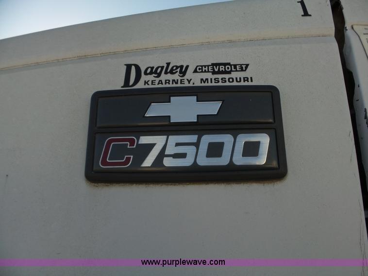 image for item L6255 1998 Chevrolet C7500 truck cab and chassis