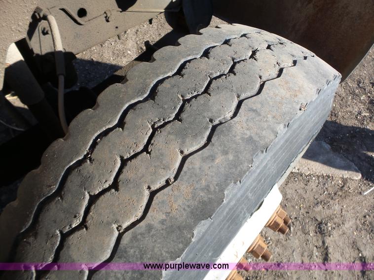 image for item L6255 1998 Chevrolet C7500 truck cab and chassis