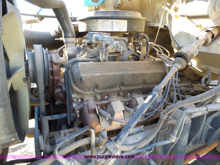 image for item L6255 1998 Chevrolet C7500 truck cab and chassis