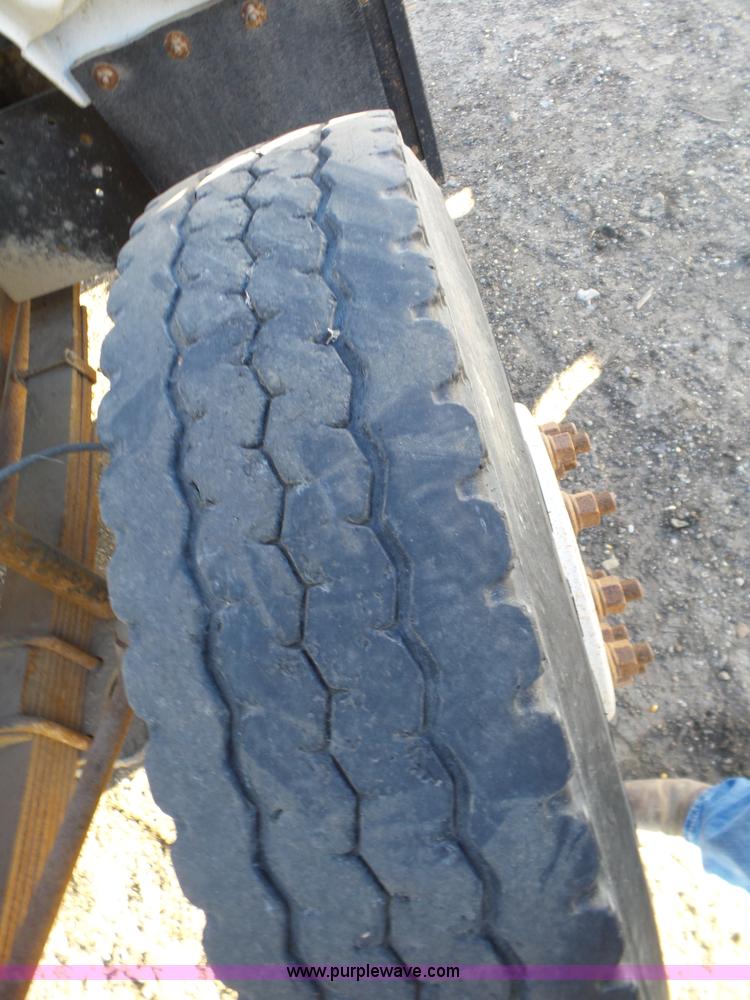 image for item L6255 1998 Chevrolet C7500 truck cab and chassis