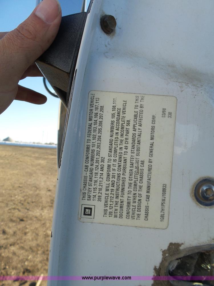 image for item L6255 1998 Chevrolet C7500 truck cab and chassis