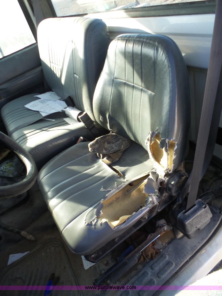 image for item L6255 1998 Chevrolet C7500 truck cab and chassis