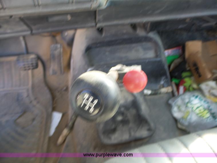 image for item L6255 1998 Chevrolet C7500 truck cab and chassis